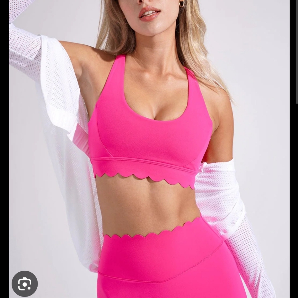 Buffbunny Rosa scallop sports bra